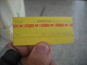 Boleto del Sistema Metro de Caracas. El de ésta ruta lo podrá identificar por las letras REU, aparte del costo de Bs.3,00
