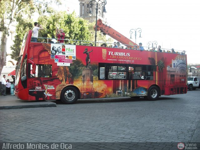 Turibus 7825 por Alfredo Montes de Oca