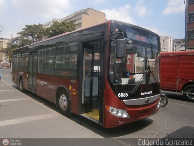 Bus Vargas 6886 por Edgardo Gonzlez