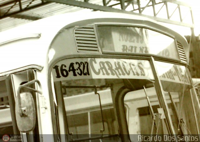 Autobuses Expresos Catia La Mar 327 por Ricardo Dos Santos