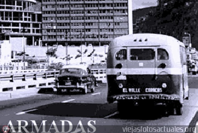 Autobuses del Valle 999 por Luis Figuera