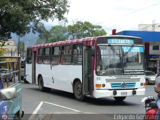 DC - Autobuses de El Manicomio C.A 50 por Edgardo Gonzlez