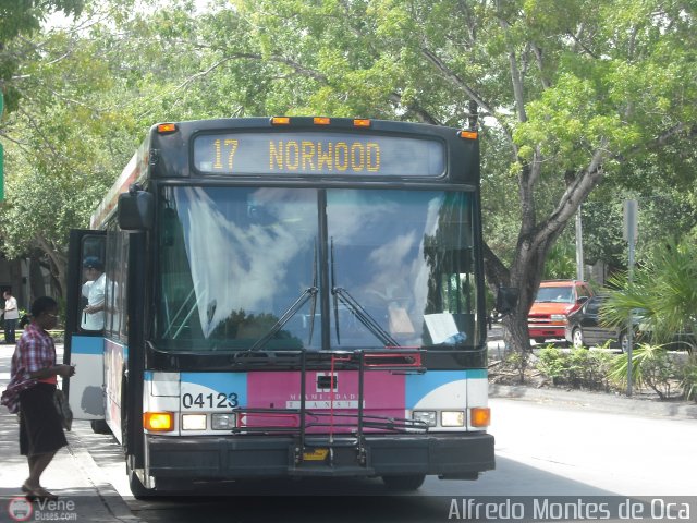 Miami-Dade County Transit 04123 por Alfredo Montes de Oca