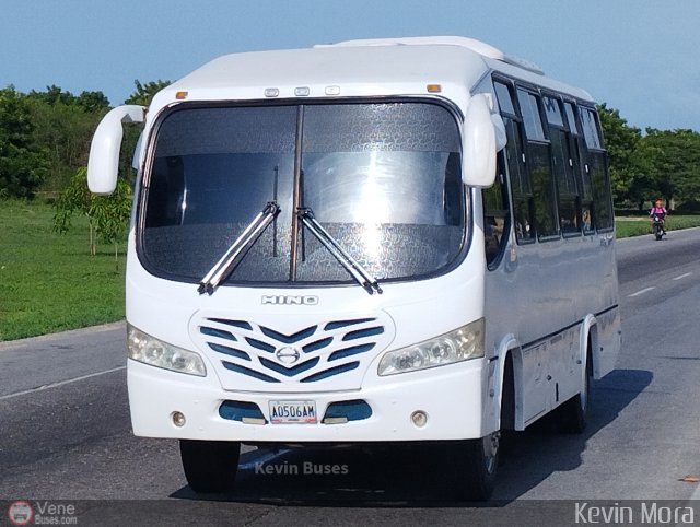 Particular o Desconocido 0006 por Kevin Mora