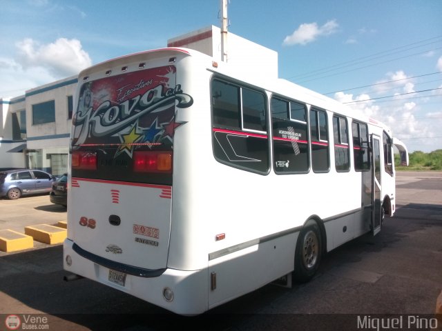 Ejecutivos Kova 082 por Miguel Pino