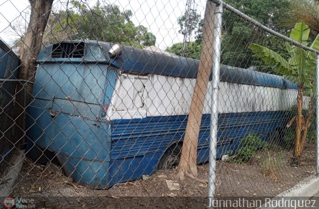 En Chiveras Abandonados Recuperacin Caracas por Jonnathan Rodrguez