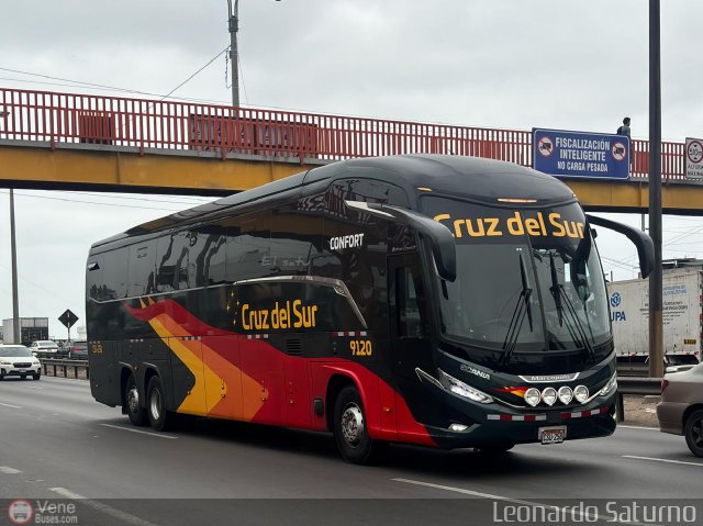 Transportes Cruz del Sur S.A.C. 9120 por Leonardo Saturno
