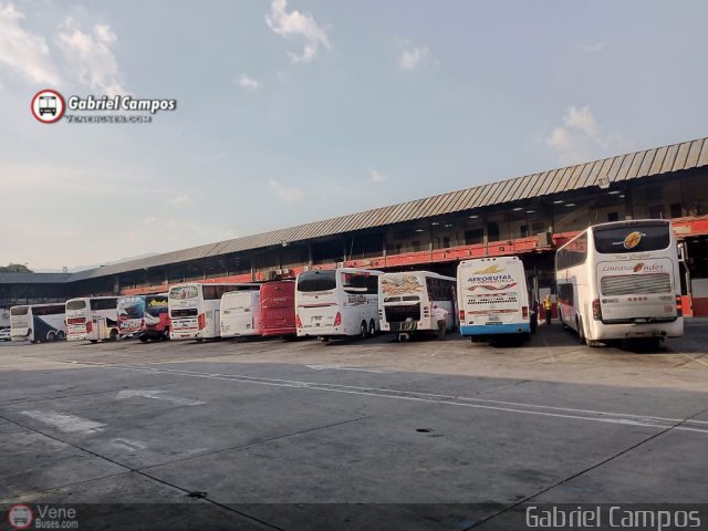 Garajes Paradas y Terminales Caracas  por Gabriel Campos