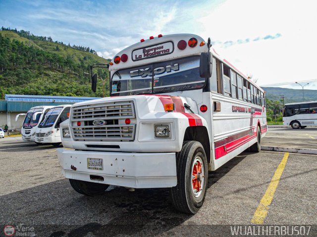 Expresos La Moderna 69 por Wualter Ovejero