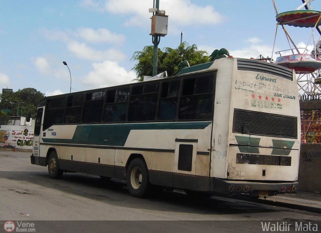Autobuses La Pascua 013 por Waldir Mata