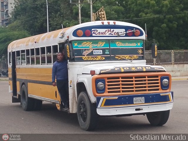 ZU - Ra�l Leoni 34 por Sebasti�n Mercado