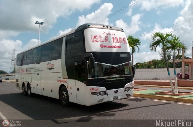 Expresos Isla Mar 2001 por Miguel Pino