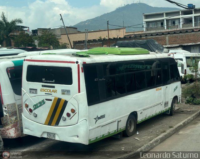 Particular o Desconocido 2135 por Leonardo Saturno