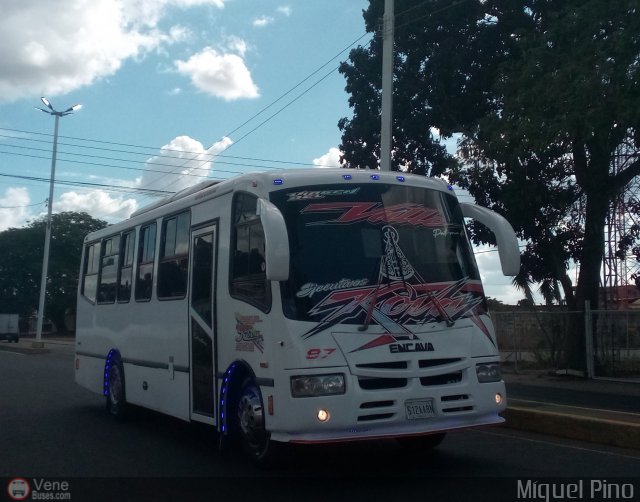 Ejecutivos Kova 087 por Miguel Pino