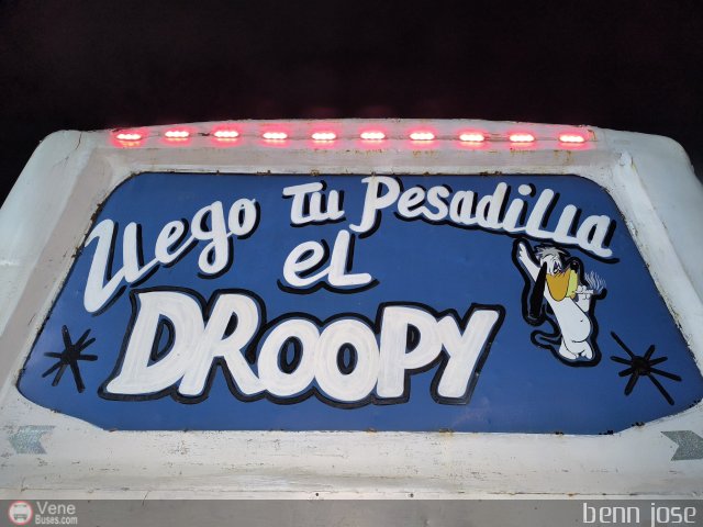 ZU - Los Claveles 94 por Benjamin Magdaniel