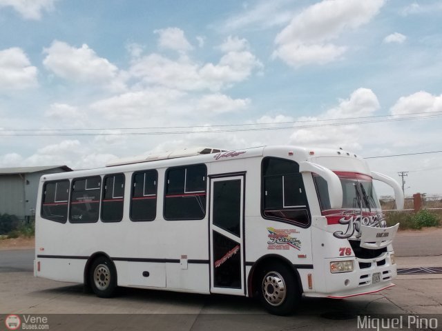 Ejecutivos Kova 078 por Miguel Pino