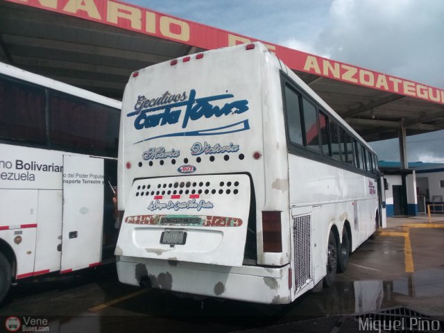 Ejecutivos Carla Tours 1002 por Miguel Pino