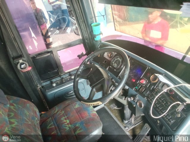 Ejecutivos Carla Tours 1002 por Miguel Pino