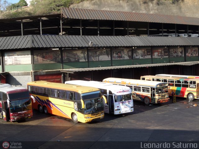 Garajes Paradas y Terminales Caracas por Leonardo Saturno