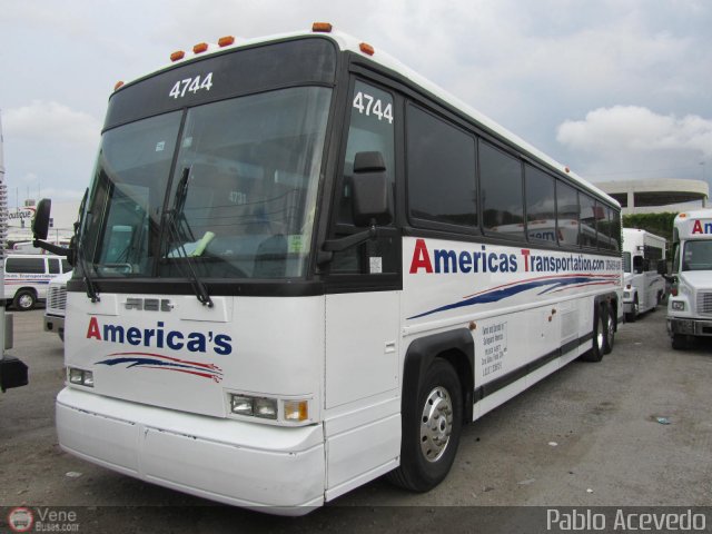American Coach 4744 por Pablo Acevedo