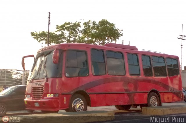 Particular 144 por Miguel Pino