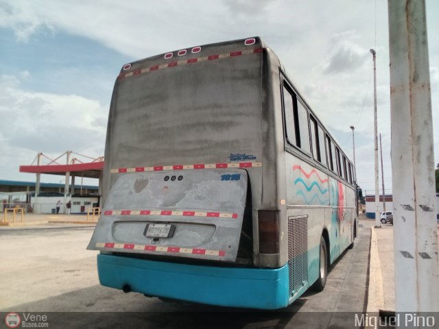 Ejecutivos Carla Tours 1015 por Miguel Pino