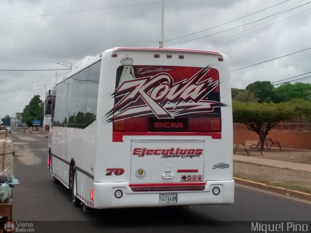 Ejecutivos Kova 070 por Miguel Pino