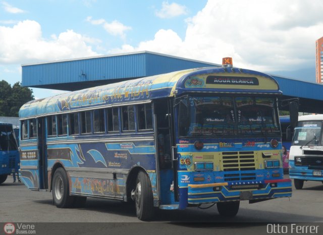 Transporte Agua Blanca 66 por Otto Ferrer