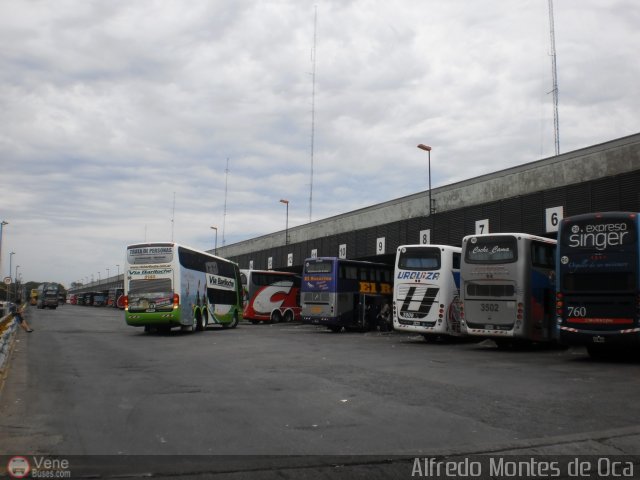Garajes Paradas y Terminales Buenos-Aires por Alfredo Montes de Oca