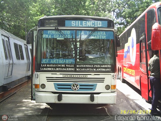 DC - Autobuses de El Manicomio C.A 53 por Edgardo Gonzlez