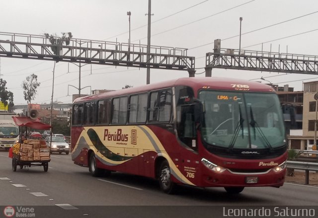 Empresa de Transporte Perú Bus S.A. 706 por Leonardo Saturno