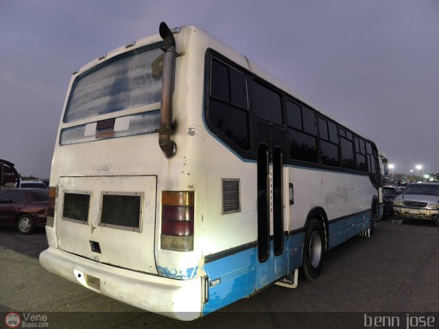 Particular Servibus por Benjamin Magdaniel