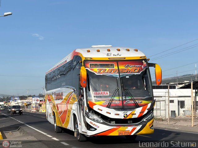 Expreso Turismo 13 por Leonardo Saturno