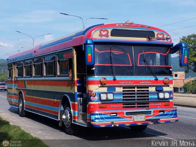 Particular 0030 por Kevin Mora