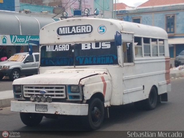 ZU - Asociacin Cooperativa Milagro Bus 05 por Sebastin Mercado