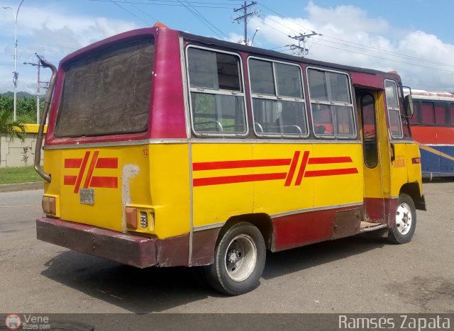 Particular o Desconocido RZ12 por Rams�s Zapata