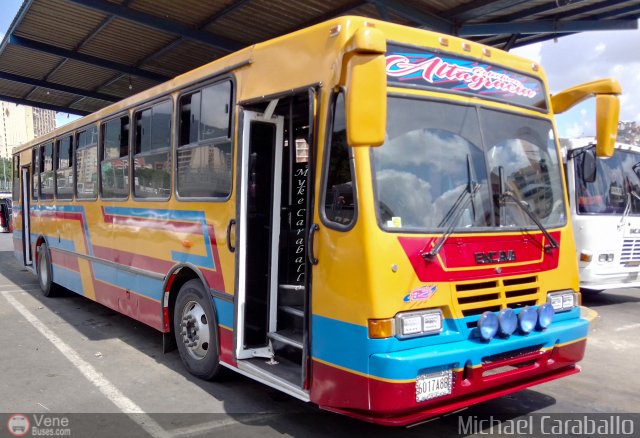 Colectivos Altagracia 12 por Michael Caraballo