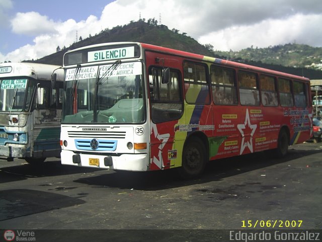 DC - Autobuses de El Manicomio C.A 35 por Edgardo Gonzlez