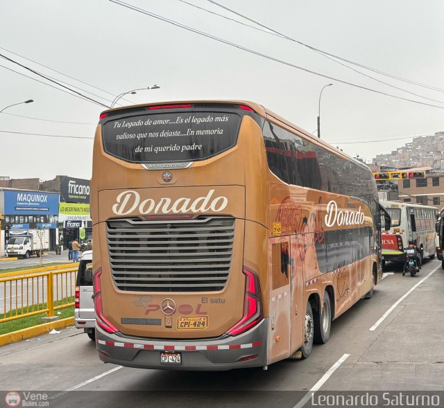Turismo Pool Dorado 424 por Leonardo Saturno
