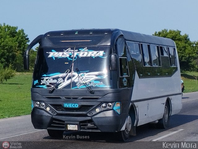 L�nea La Pastora 52 por Kevin Mora