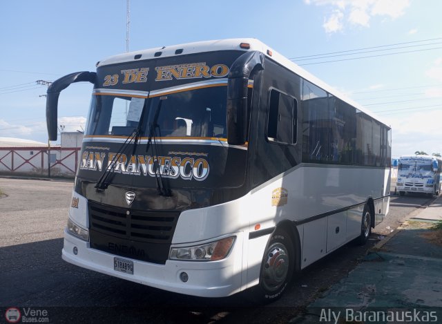 U.C. 23 de Enero 131 por Aly Baranauskas