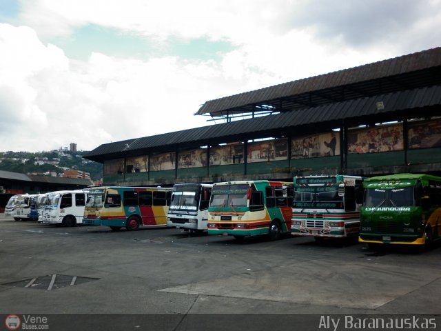 Garajes Paradas y Terminales Caracas por Aly Baranauskas