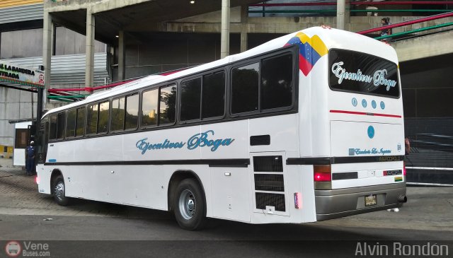 Ejecutivos Boga 24 por Alvin Rond�n