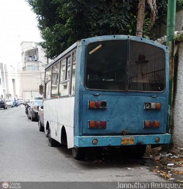 En Chiveras Abandonados Recuperacin Caracas por Jonnathan Rodrguez