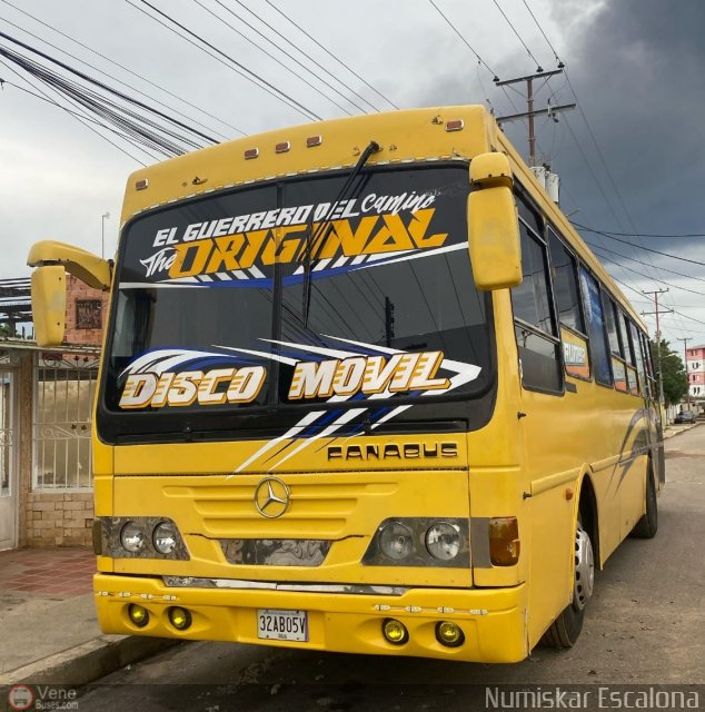 Particular 0016 por Numiskar Escalona