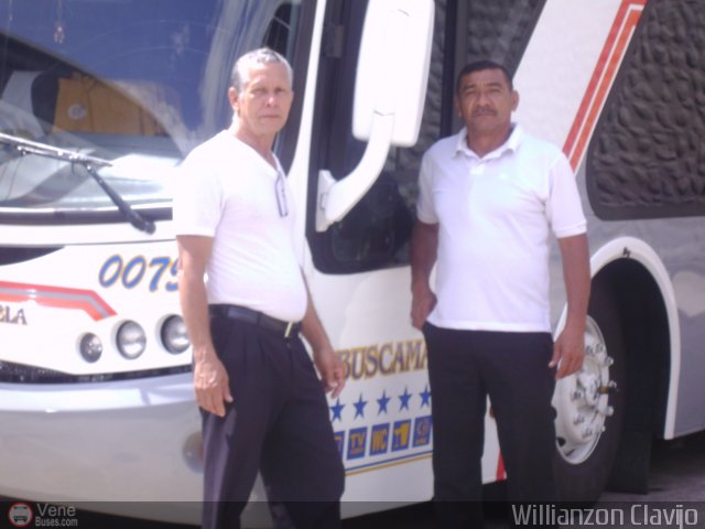 Profesionales del Transporte de Pasajeros Hector Castillo y Luis Maita por Freddy Salas