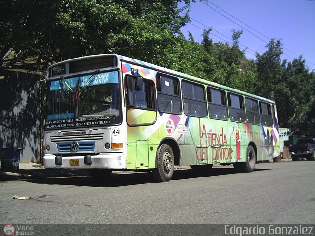 DC - Autobuses de El Manicomio C.A 44 por Edgardo Gonzlez
