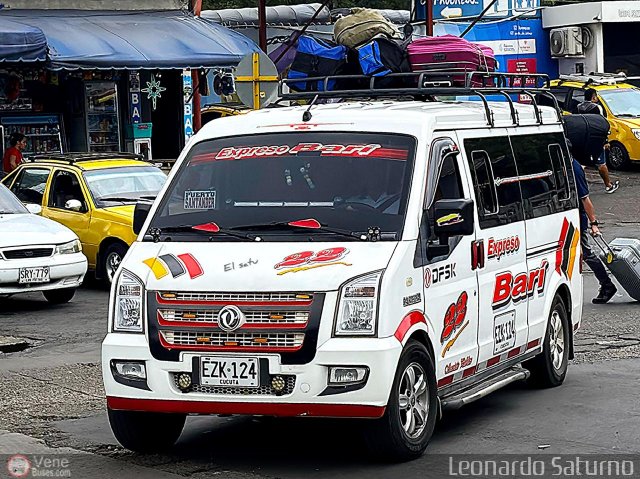 Particular o Desconocido 22 por Leonardo Saturno