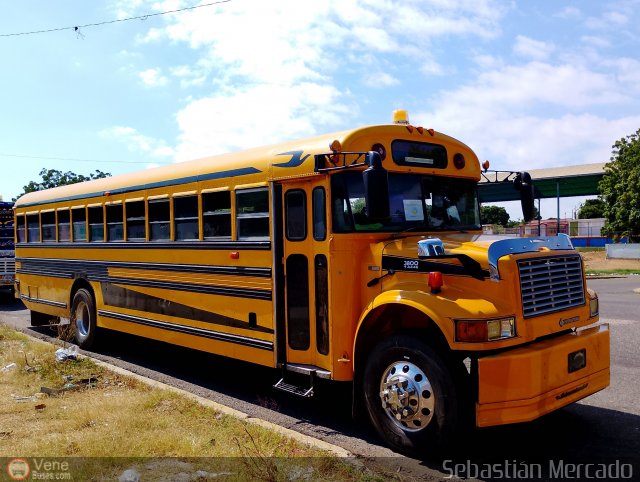 Transporte de Personal Urdaneta 16 por Sebasti�n Mercado