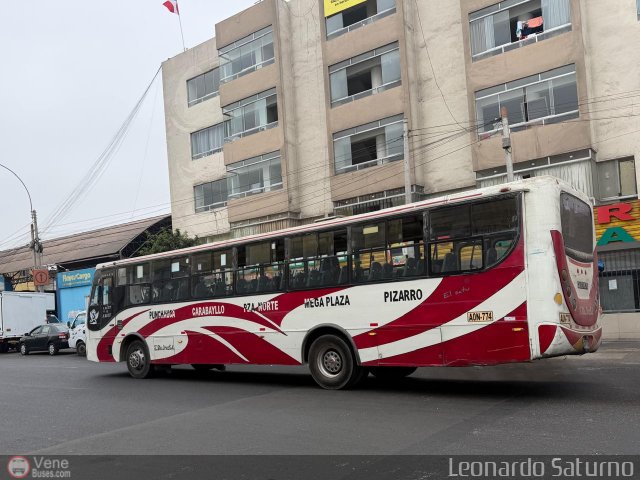 Transporte L�nea Santa Cruz S.A. 774 por Leonardo Saturno